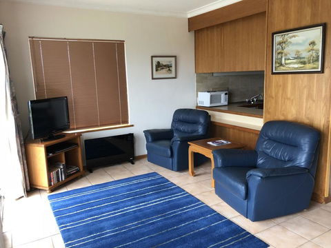 Unit 2, Ballingalla Apartments - Accommodation Nelson Bay 2