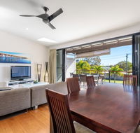 Unit 3 Rainbow Surf - Modern double storey townhouse with large shared pool close to beach and shop - Accommodation Nelson Bay