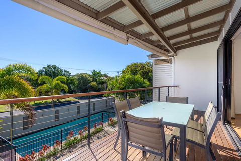 Unit 4 Rainbow Surf - Modern, Double Storey Townhouse With Large Shared Pool, Close To Beach And Shop - Accommodation Nelson Bay 3