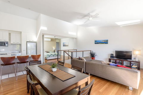 Unit 4 Rainbow Surf - Modern, Double Storey Townhouse With Large Shared Pool, Close To Beach And Shop - Accommodation Nelson Bay 0
