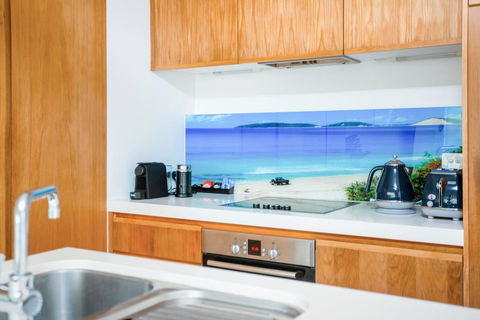 Unit 6 Plantation - Rainbow Beach, Plantation Resort, Ground Floor, Aircon, Pool, Spa - Accommodation Nelson Bay 2