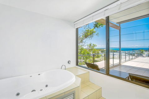 Unit 6 Rainbow Sea - Rainbow Beach, Amazing Ocean Views, Aircon, Wi-Fi, Pool, Walk To Beach - Accommodation Nelson Bay 2