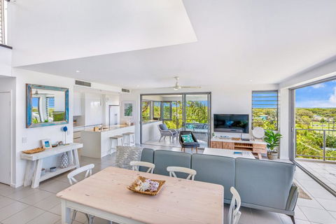 Unit 6 Rainbow Sea - Rainbow Beach, Amazing Ocean Views, Aircon, Wi-Fi, Pool, Walk To Beach - Accommodation Nelson Bay 1