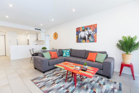 Urban Jungle! Executive Apartment In Heart Of CBD - Accommodation Nelson Bay 0