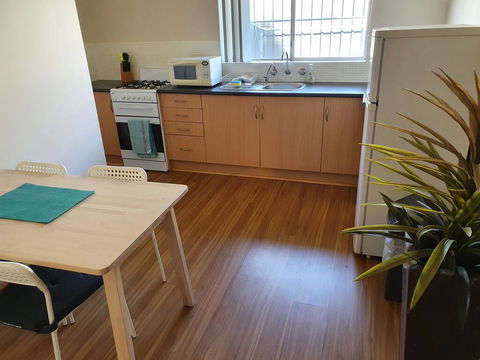 Value 2 Bed Villa Close To QEH + Airport + City + Beach - Accommodation Nelson Bay 3