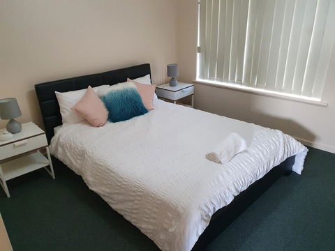 Value 2 Bed Villa Close To QEH + Airport + City + Beach - Accommodation Nelson Bay 0