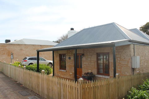 Victoria Cottage - Nelsons Bay Accommodation 0
