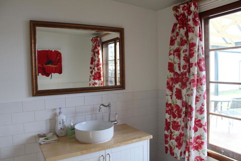 Victoria Cottage - Nelsons Bay Accommodation 2