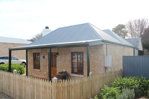 Victoria Cottage - Nelsons Bay Accommodation 3