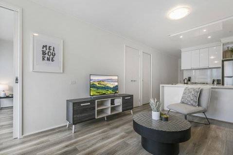 Views And Hotel-style Extras In A Great Location - Accommodation Nelson Bay 1