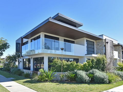 Villa Sorrento Waterside At Trinity Point - Accommodation Nelson Bay 0