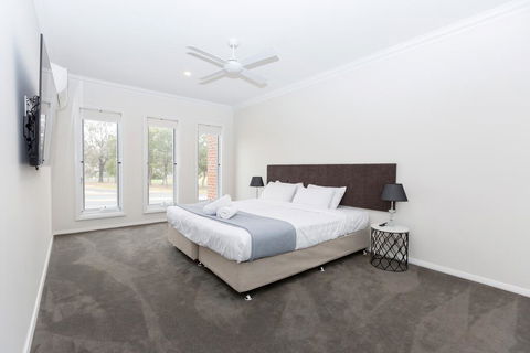 Wagga Apartments #2 - Accommodation Nelson Bay 3
