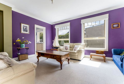 WALKIN ON SUNSHINE - STROLL TO BEACH BREAK - Accommodation Nelson Bay 3