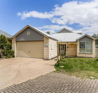 WALKIN' ON SUNSHINE - Accommodation Nelson Bay