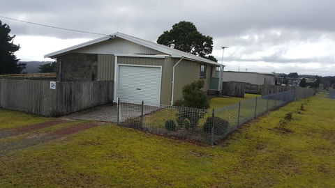 Waratah Falls Holiday Unit - Accommodation Nelson Bay 3