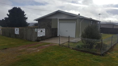 Waratah Falls Holiday Unit - Accommodation Nelson Bay 0