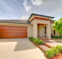 Newington Lakehouse - Accommodation Nelson Bay