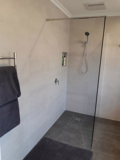 Elevated Holiday House Overlooks Tranquil Wetlands - Accommodation Nelson Bay 4