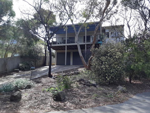 Elevated Holiday House Overlooks Tranquil Wetlands - Accommodation Nelson Bay 13