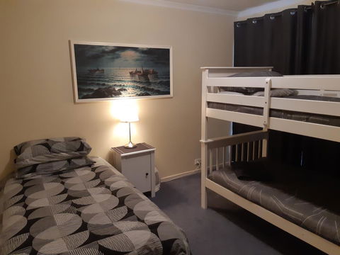 Elevated Holiday House Overlooks Tranquil Wetlands - Accommodation Nelson Bay 6