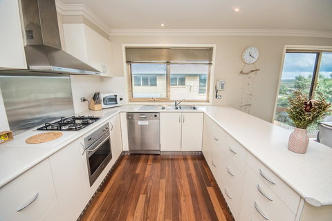 The Pitch - Accommodation Nelson Bay 7