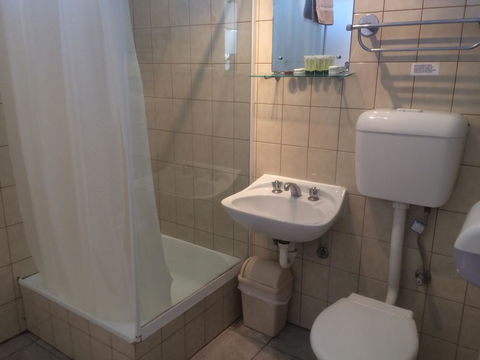 Ambassador Motor Inn - Accommodation Nelson Bay 2