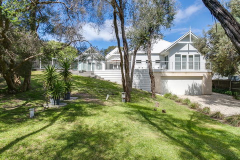 Perfect Blairgowrie Beach House - Nelson Bay Accommodation.com 2