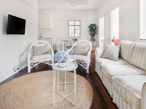 Lake Weyba Noosa Lodge & Kangaroos - Accommodation Nelson Bay 7