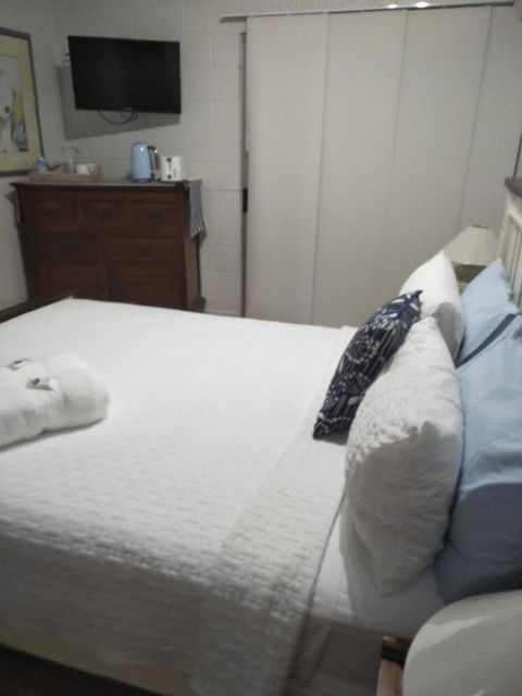 Salty Vibes Retreat - Accommodation Nelson Bay 4