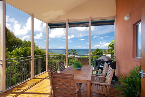 Jolly Roger's Beach House - Accommodation Nelson Bay 1