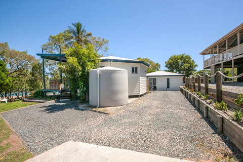 Sunset Cabins 1770 - Accommodation Nelson Bay 7