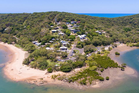 Sunset Cabins 1770 - Accommodation Nelson Bay 1