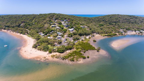 Sunset Cabins 1770 - Accommodation Nelson Bay 3