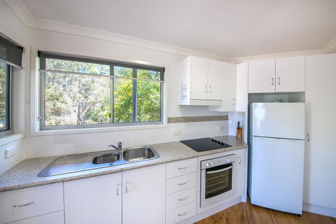 Sunset Cabins 1770 - Accommodation Nelson Bay 11