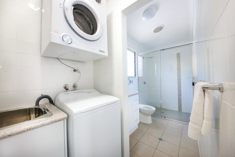 Sunset Cabins 1770 - Accommodation Nelson Bay 8