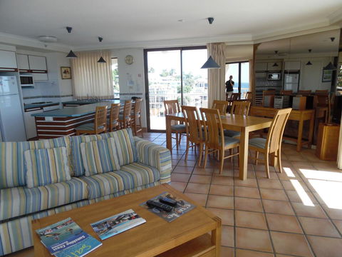 Coolum Caprice - Accommodation Nelson Bay 12