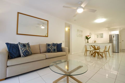 The White House Port Douglas - Accommodation Nelson Bay 2
