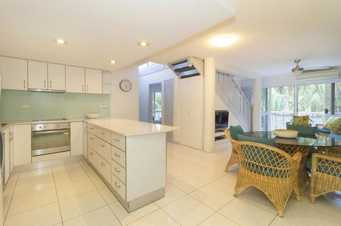 The White House Port Douglas - Accommodation Nelson Bay 23