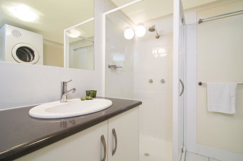 The Port Douglas Queenslander - Accommodation Nelson Bay 10