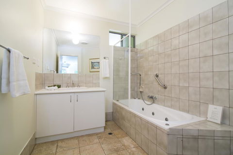 The Port Douglas Queenslander - Accommodation Nelson Bay 13