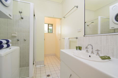 The Port Douglas Queenslander - Accommodation Nelson Bay 12