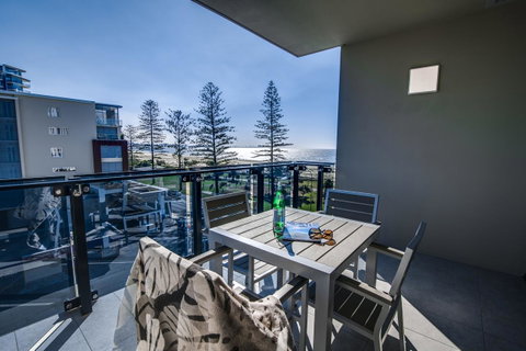 Iconic Kirra Beach Resort - Accommodation Nelson Bay 13