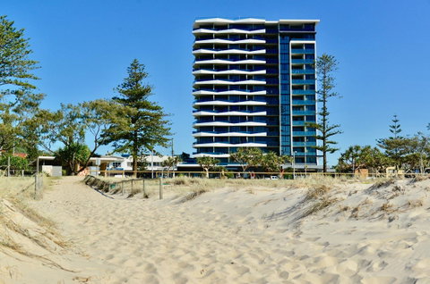 Iconic Kirra Beach Resort - Accommodation Nelson Bay 7