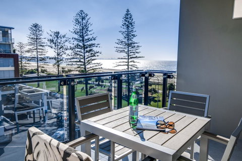 Iconic Kirra Beach Resort - Accommodation Nelson Bay 17