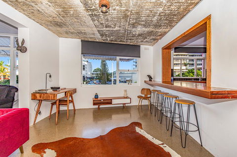The Pink Hotel Coolangatta - Accommodation Nelson Bay 5