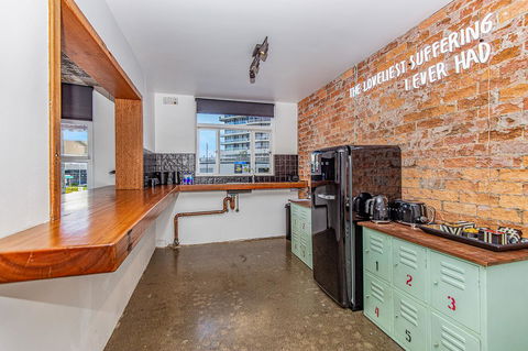 The Pink Hotel Coolangatta - Accommodation Nelson Bay 4