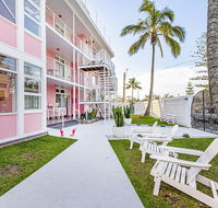 The Pink Hotel Coolangatta - Accommodation Nelson Bay