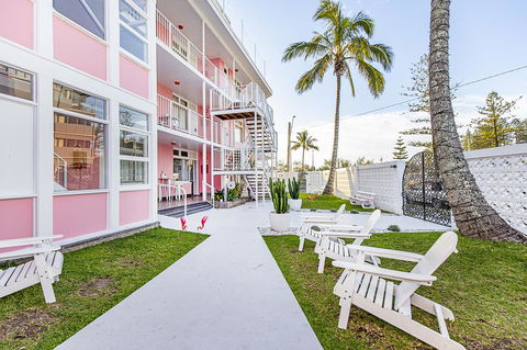 The Pink Hotel Coolangatta - Accommodation Nelson Bay 0