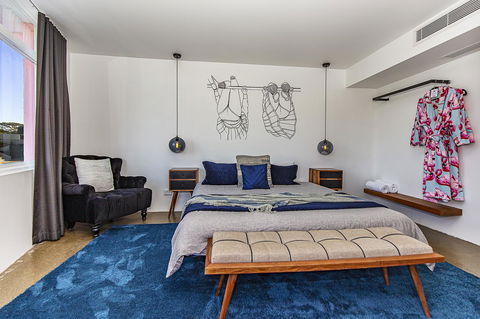 The Pink Hotel Coolangatta - Accommodation Nelson Bay 10