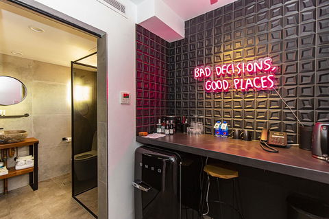 The Pink Hotel Coolangatta - Accommodation Nelson Bay 15
